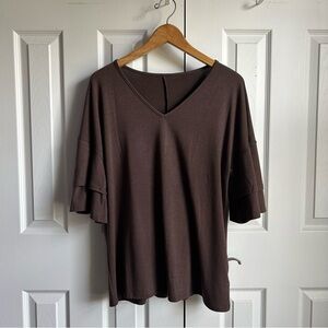 Brown vneck short bell sleeve tshirt